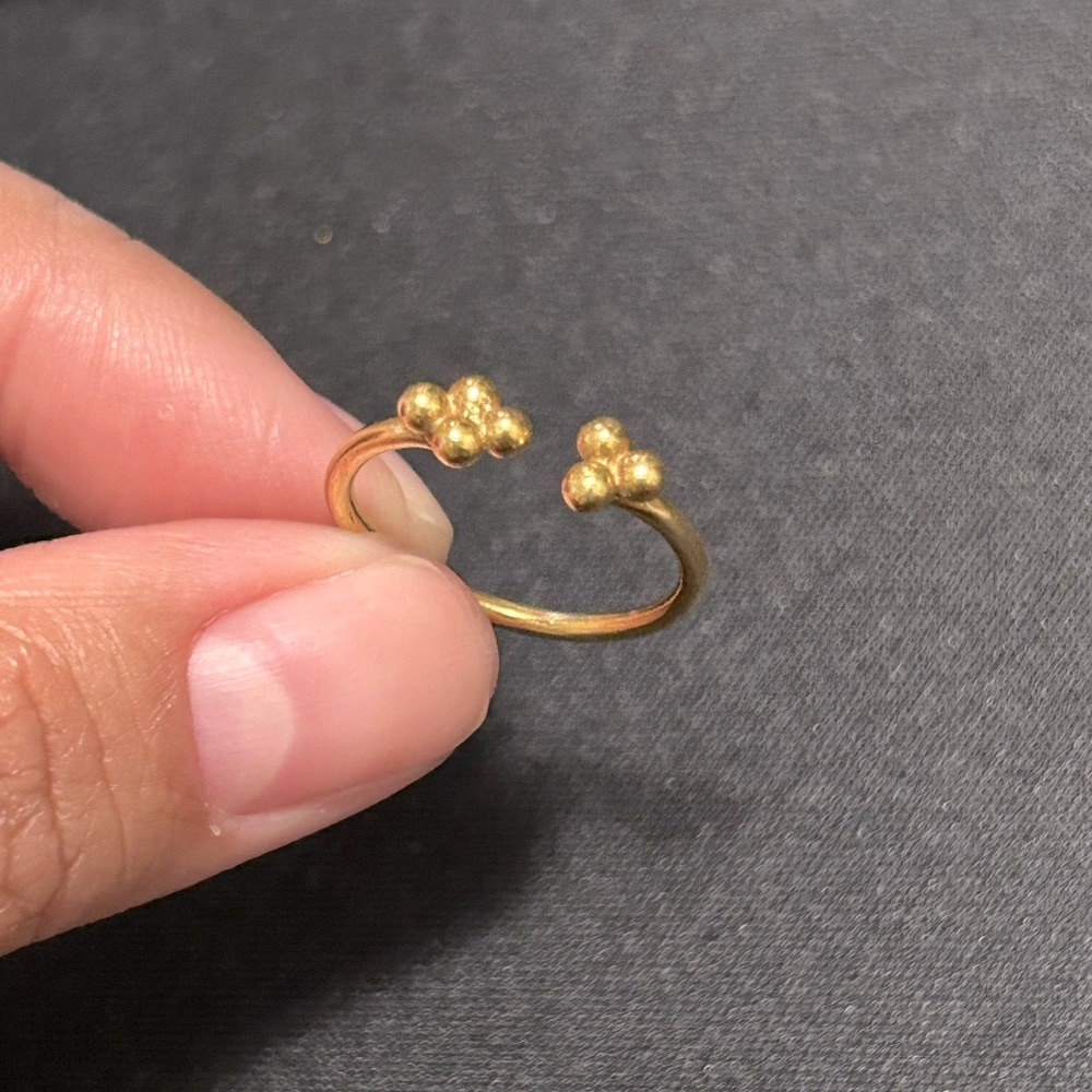 Gold Ring - Picture 3 of 4
